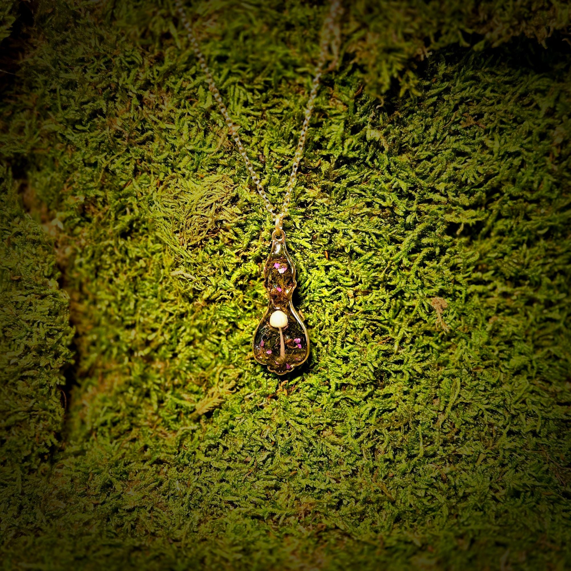 The Moss Spoon Pendant