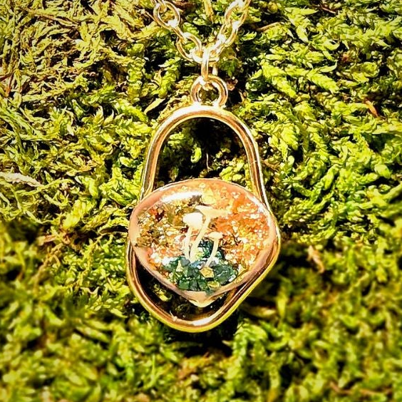 The Gilded Shore Pendant